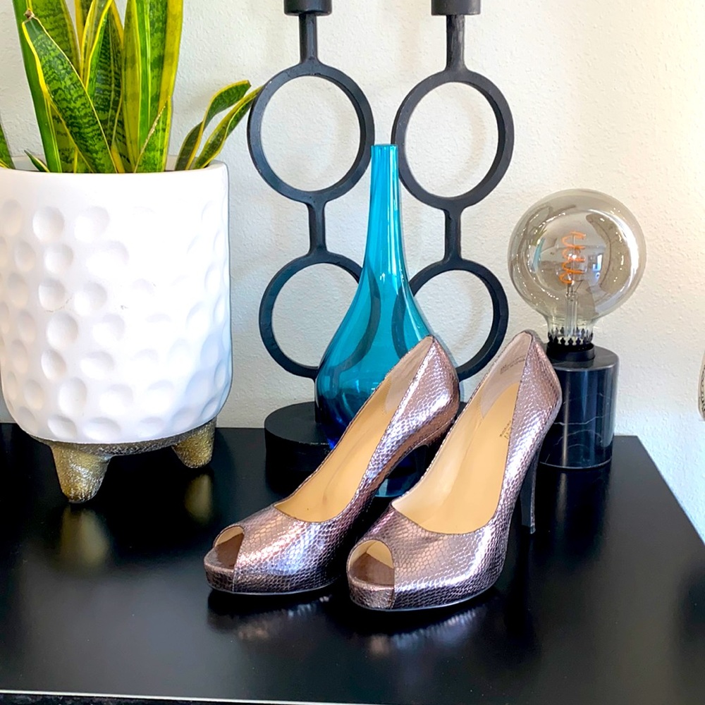 PREVIEW INTERNATIONAL Pewter Snakeskin Heels 8